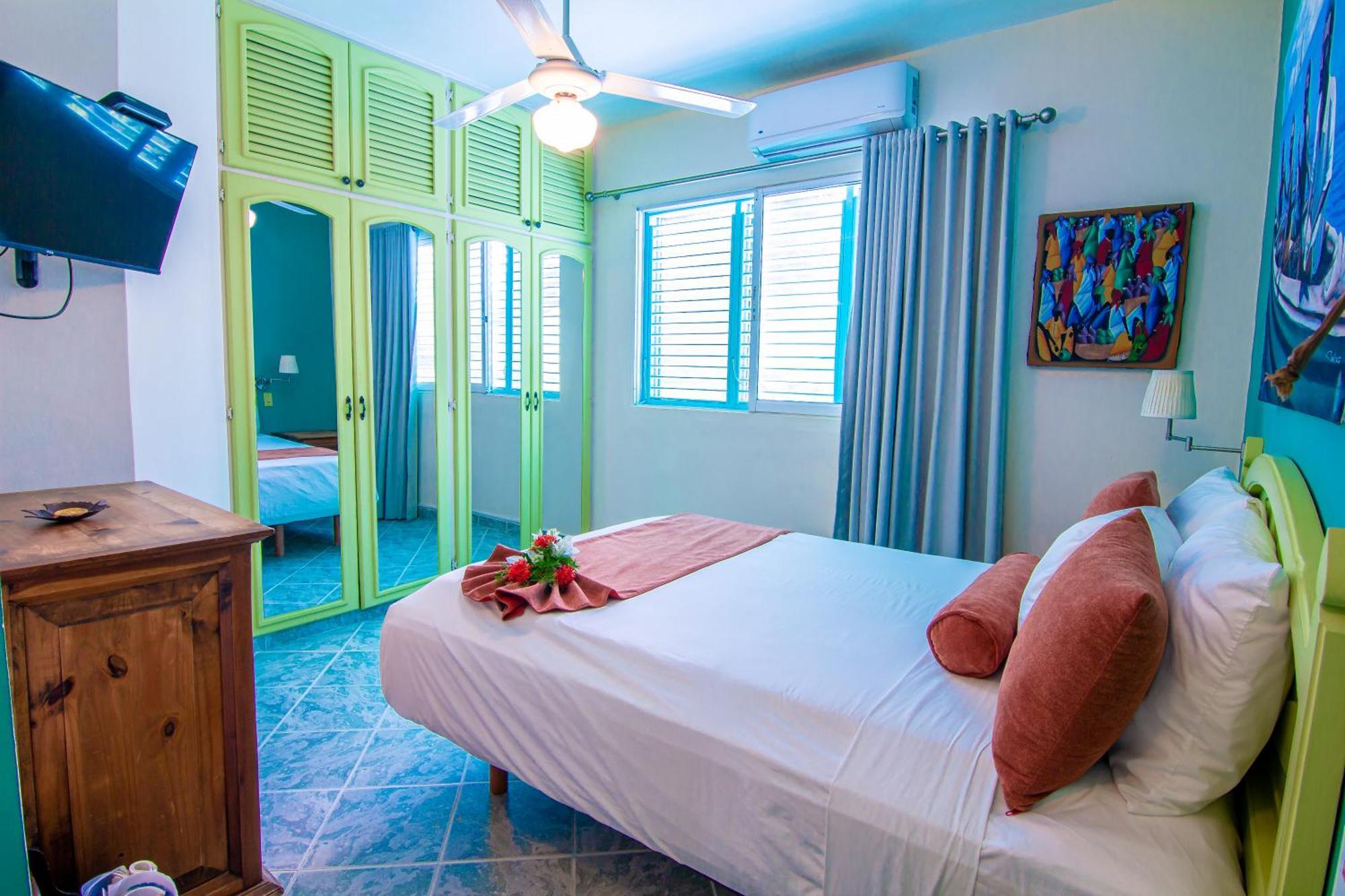 Hotel Playa Colibri Лас Теренас Екстериор снимка